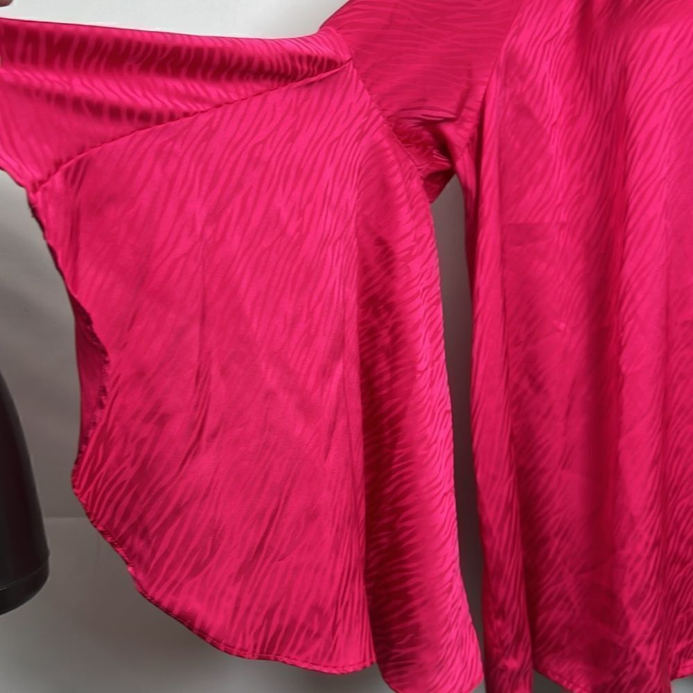 Fever Fuchsia pink off the shoulderderbbell sleeve blouse EUC size XL - Picture 5 of 10